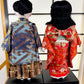couple poupées japonaises Ichimatsu en kimono en soie, vu de dos