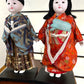 couple poupées japonaises Ichimatsu en kimono en soie, se donnant la main