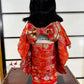 poupée japonaise Ichimatsu fille, vu de dos avec son obi rouge et or en forme de noeud papillon