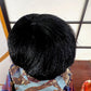 poupée japonaise Ichimatsu garçon, en kimono en soie bleu et beige, la chevelure noire