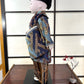 poupée japonaise Ichimatsu garçon, en kimono en soie bleu et beige, vu du côté gauche