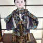poupée japonaise Ichimatsu garçon, en kimono en soie bleu et beige
