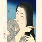 estampe japonaise portrait d'une femme coiffant ses longs cheveux noirs