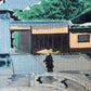 Estampe Japonaise de Tokuriki Tomikichiro | Série des 12 mois à Kyoto, juin, sado senke pont sous la pluie