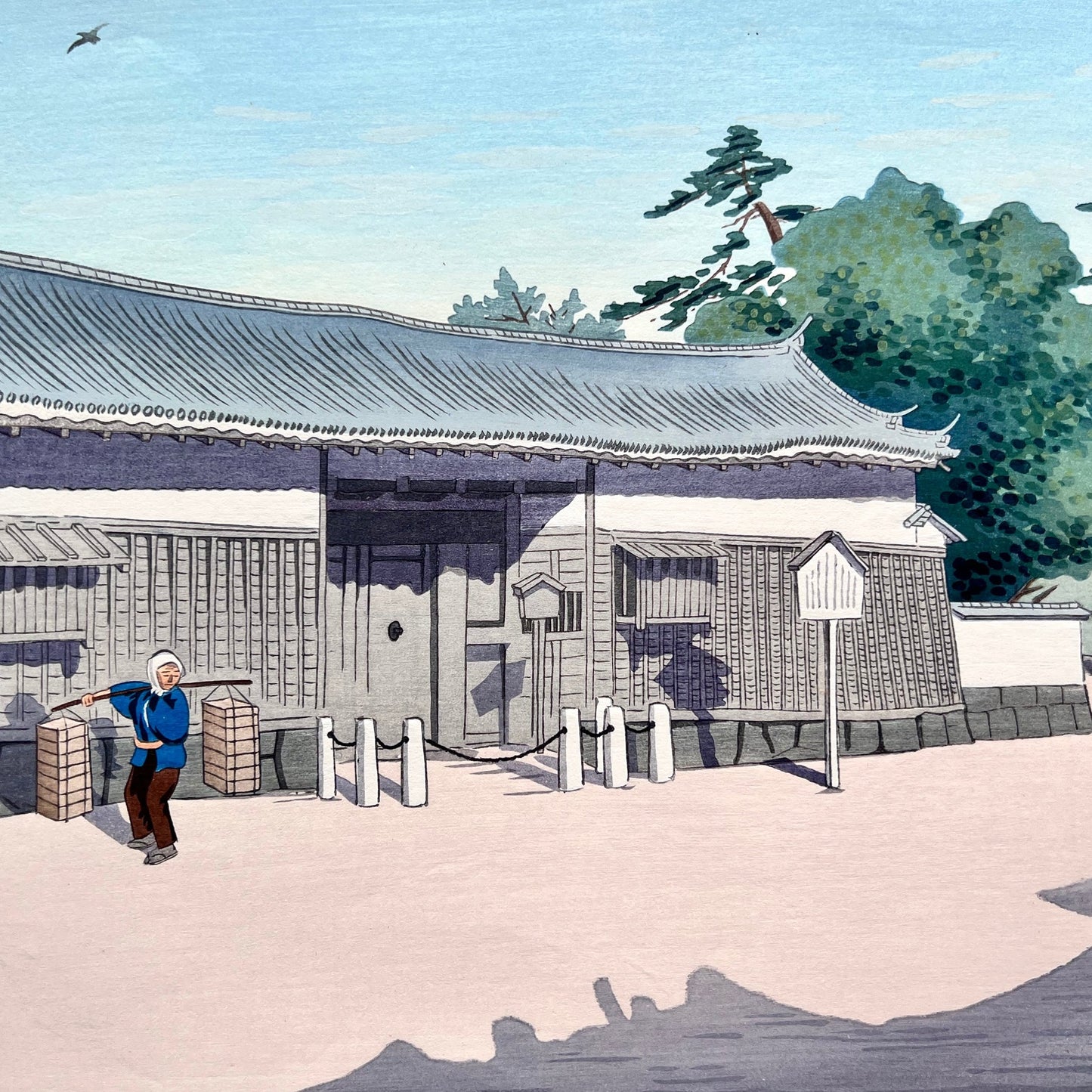 Estampe de tokuriki tomikichiro n°43 La maison du chef des 47 ronin Oishi Yoshio, un homme portant des paniers sur son épaule