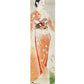 estampe japonaise femme en long kimono orange à motif de fleur