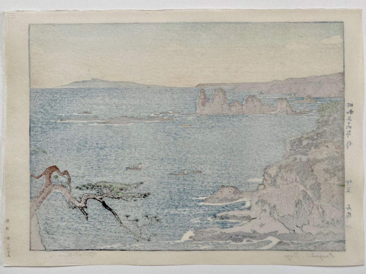 estampe japonaise paysage maritime mer bleur, rocher et pin, dos de l'estampe