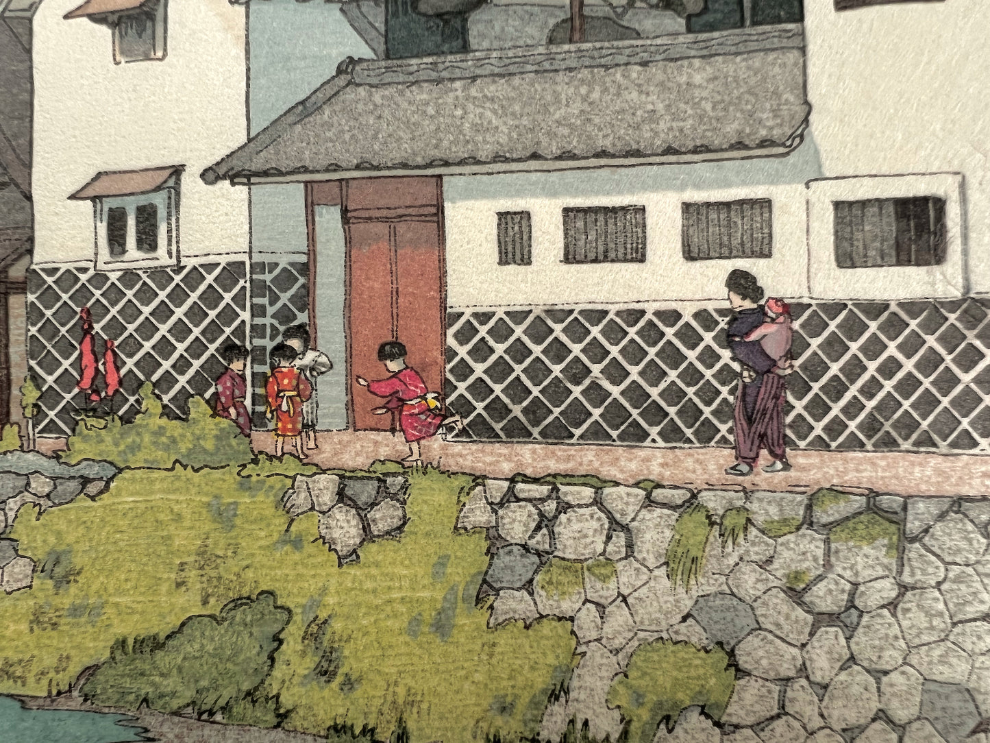 estampe japonaise enfants jouant village montagne Alpes japonaises, enfants jouant et mère portant son enfant sur le dos