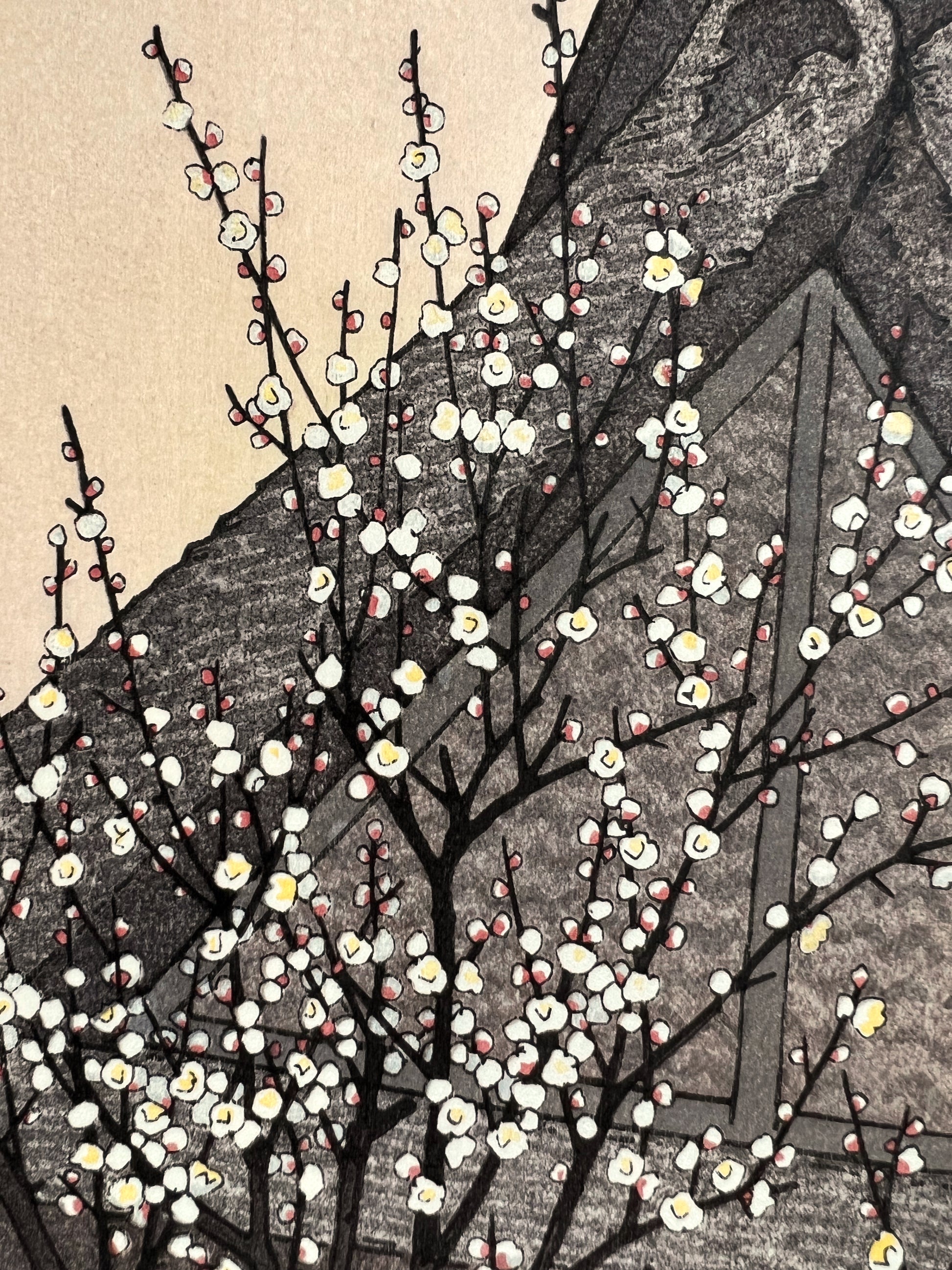 estampe japonaise prunier en fleurs au printemps devant un temple, détail des branches en fleurs