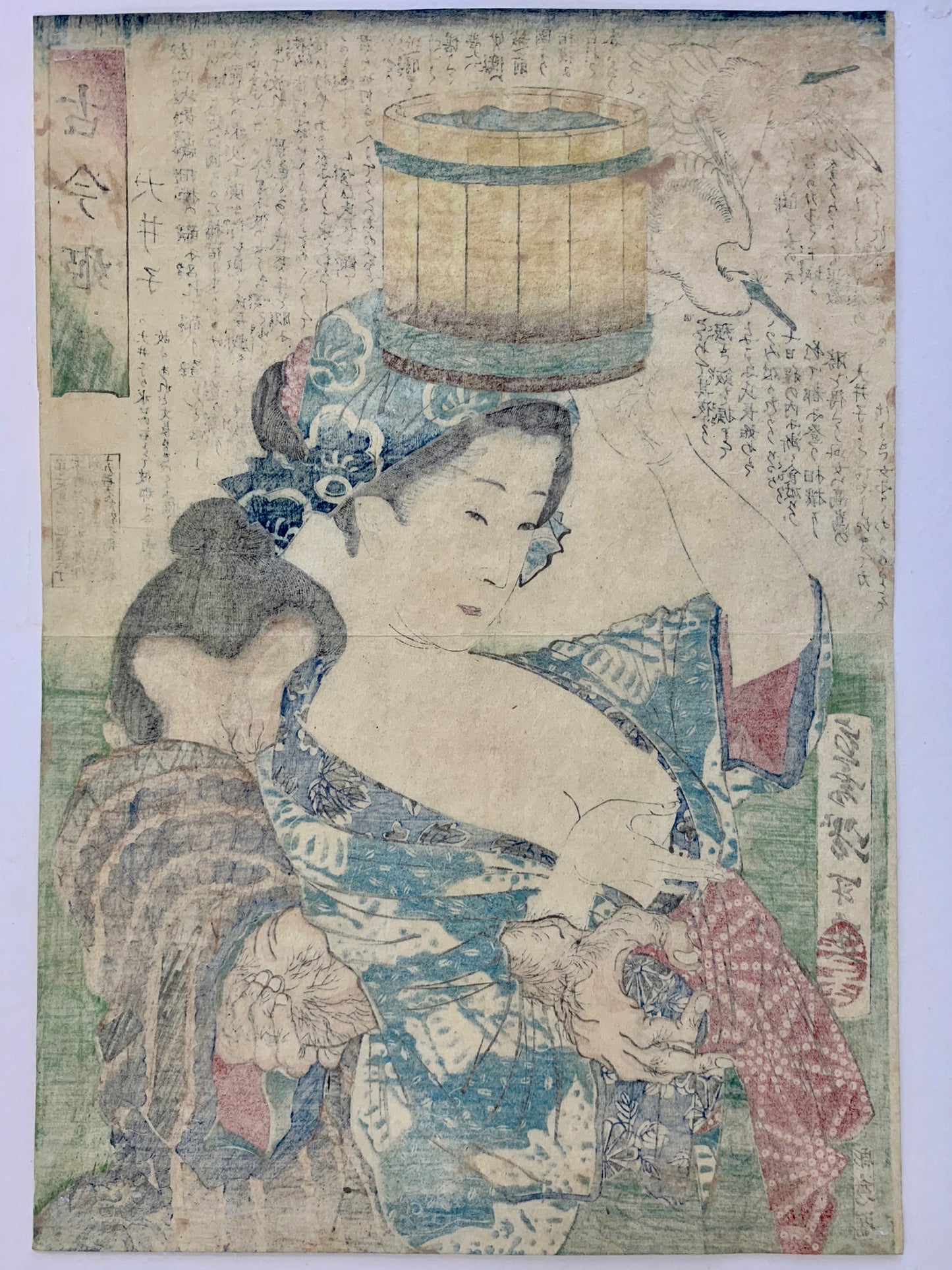 estampe japonaise une femme serre le bras dans homme voulant toucher son sein dénudé, dos de l'estampe